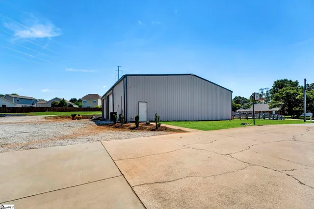 $899,900 | 206 Taylor Road, Greer, SC 29651