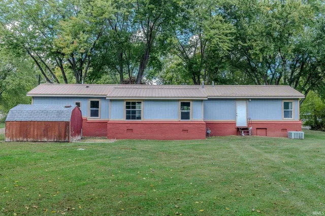 $259,900 | 2205 East 770 South, Wolcottville, IN 46795