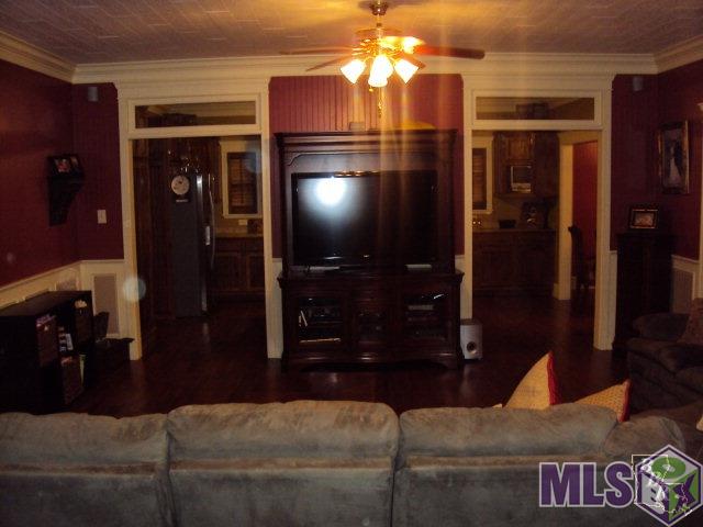200 Cedar Street Raceland, LA 70394 - Photo 11 of 23 Living Room