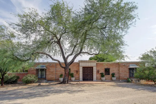$3,800 | 5350 East Camino Francisco Soza, Tucson, AZ 85718