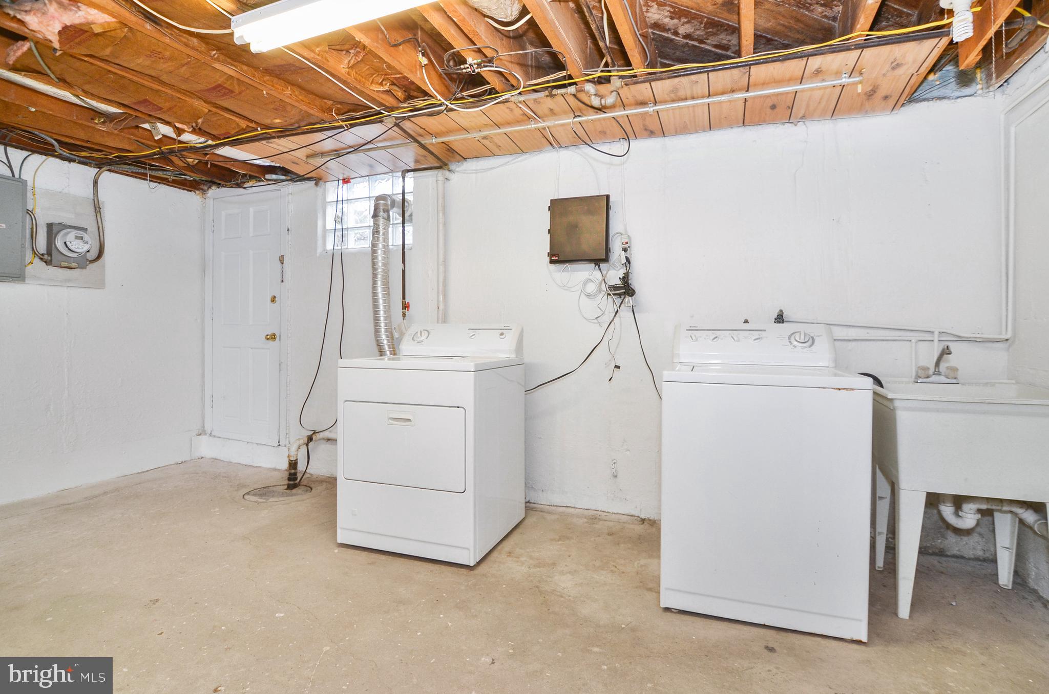 1736 Pin Oak Road Parkville, MD 21234 - Photo 27 of 32 LOWER LEVEL LAUNDRY ROOM