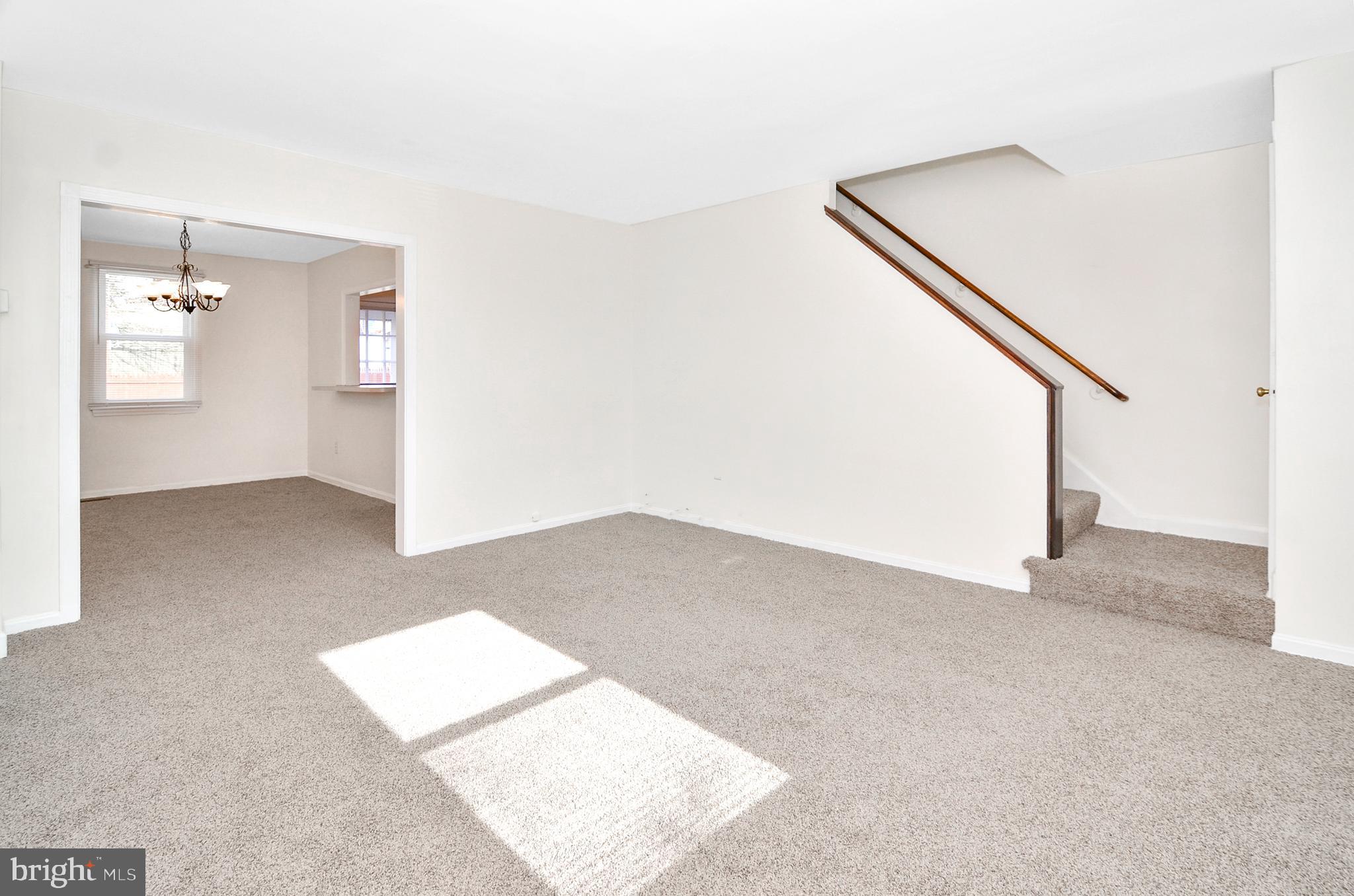 1736 Pin Oak Road Parkville, MD 21234 - Photo 3 of 32 LIVING ROOM