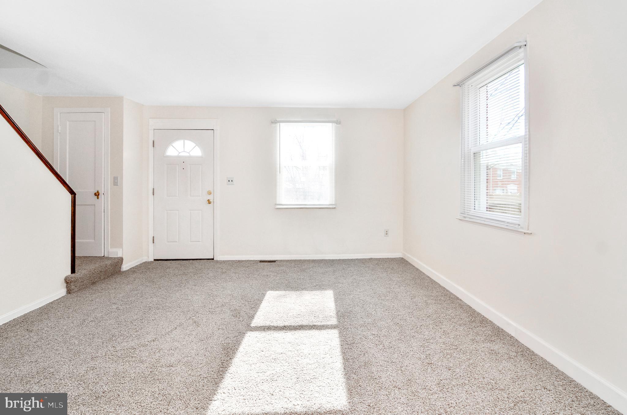 1736 Pin Oak Road Parkville, MD 21234 - Photo 6 of 32 LIVING ROOM