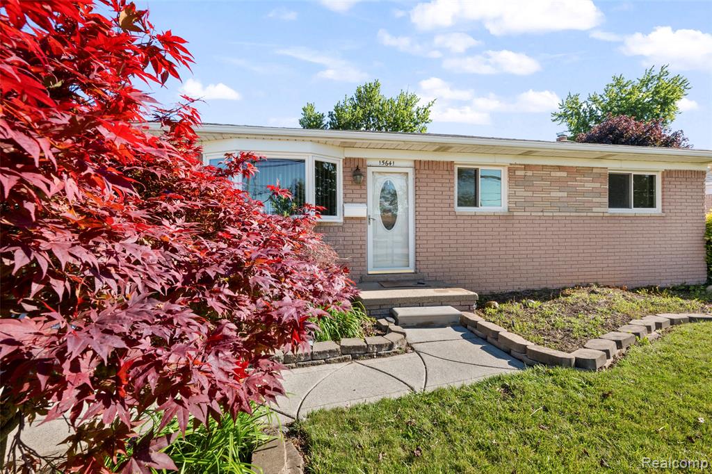 15641 Common Road Roseville, MI 48066 - Photo 4 of 32