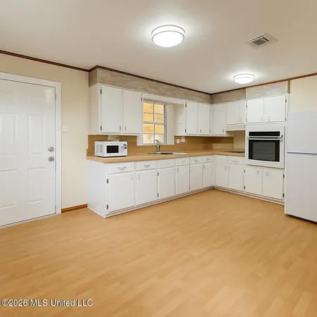 $1,400 | 1221 42nd Avenue, Gulfport, MS 39501
