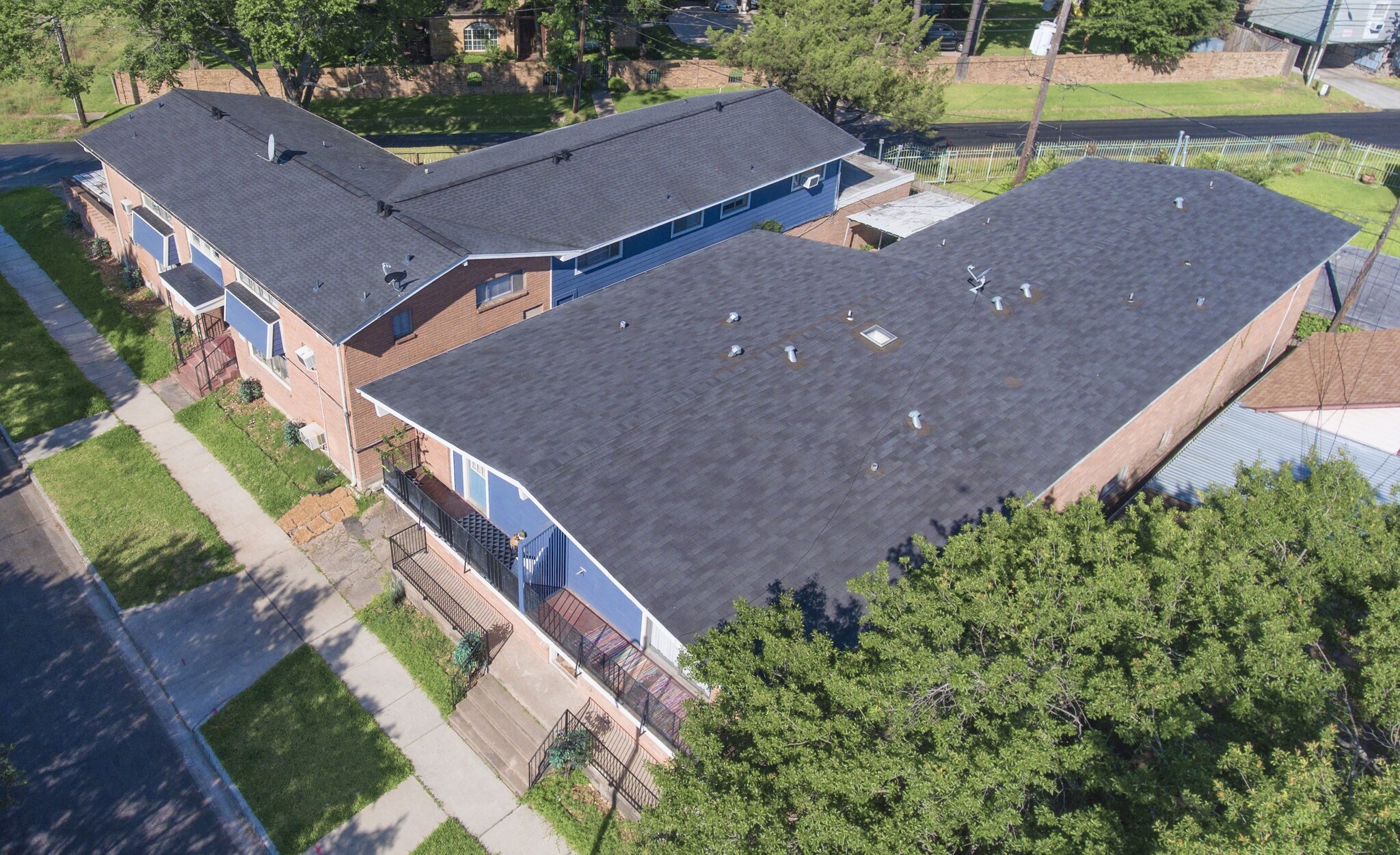 2712 Oakcliff Street Houston, TX 77023 - Photo 3 of 30 an aerial view of a house with a yard