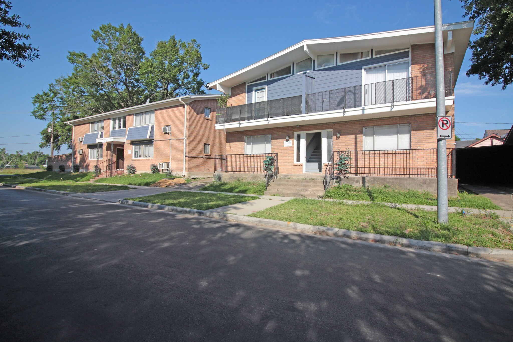 2712 Oakcliff Street Houston, TX 77023 - Photo 5 of 30 a front view of a house with a yard and garage