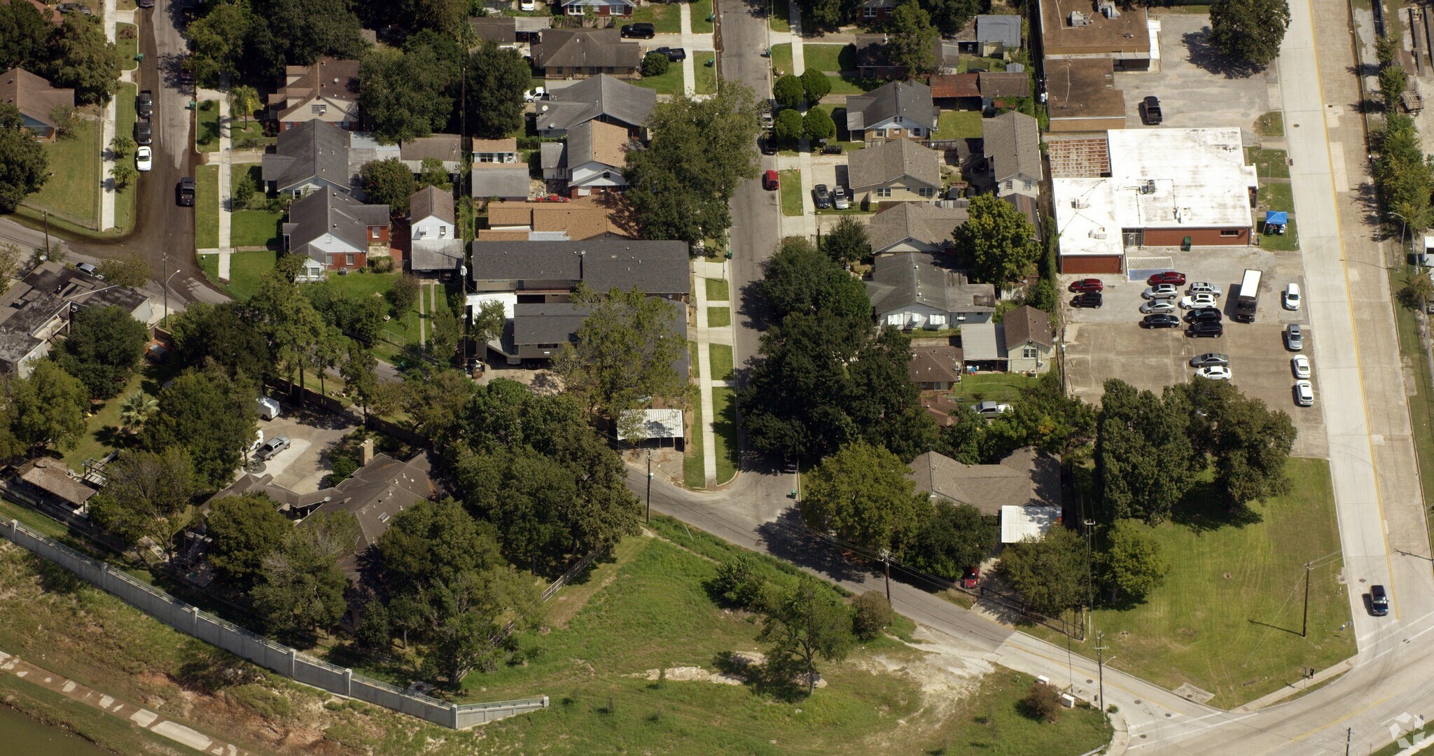 2712 Oakcliff Street Houston, TX 77023 - Photo 8 of 30 an aerial view of residential houses with outdoor space