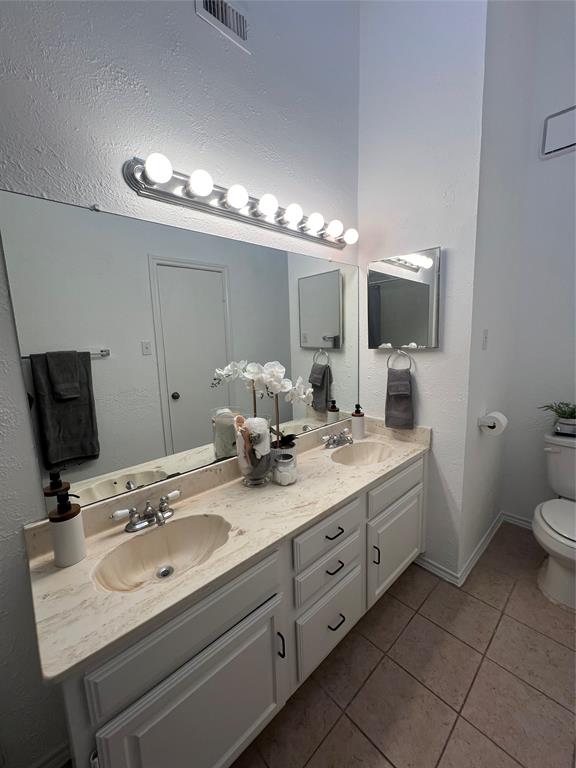 1758 Castille Drive Carrollton, TX 75007 - Photo 13 of 19 a bathroom with double sink and a mirror