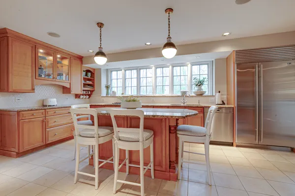 $899,990 | 22 Regent Lane, Lincolnshire, IL 60069