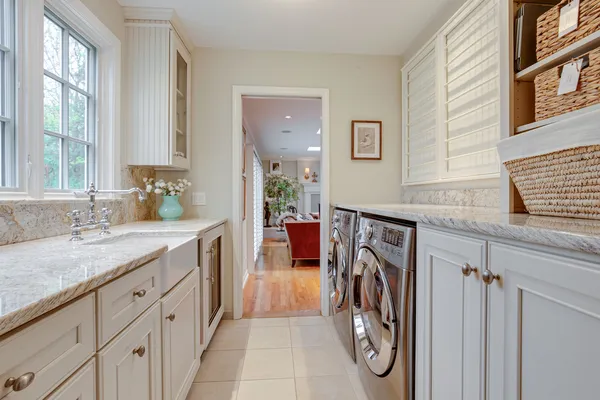 $899,990 | 22 Regent Lane, Lincolnshire, IL 60069