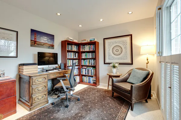 $899,990 | 22 Regent Lane, Lincolnshire, IL 60069