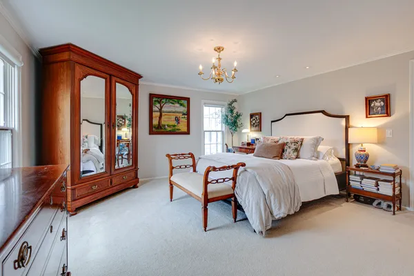 $899,990 | 22 Regent Lane, Lincolnshire, IL 60069