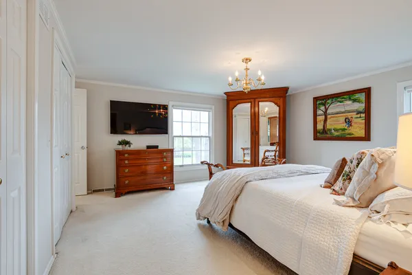 $899,990 | 22 Regent Lane, Lincolnshire, IL 60069