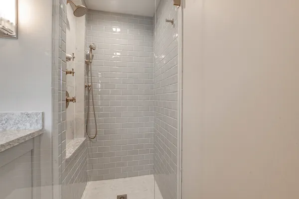 $899,990 | 22 Regent Lane, Lincolnshire, IL 60069