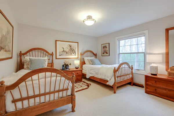 $899,990 | 22 Regent Lane, Lincolnshire, IL 60069