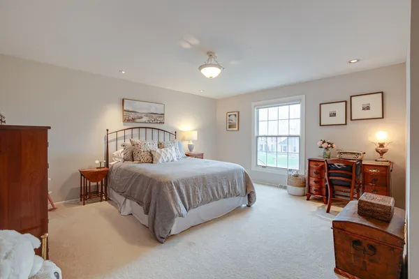 $899,990 | 22 Regent Lane, Lincolnshire, IL 60069