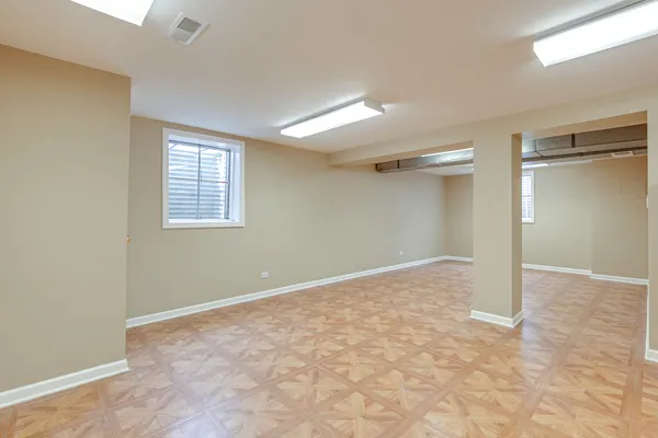 $899,990 | 22 Regent Lane, Lincolnshire, IL 60069