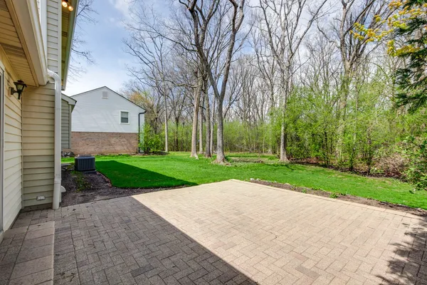 $899,990 | 22 Regent Lane, Lincolnshire, IL 60069