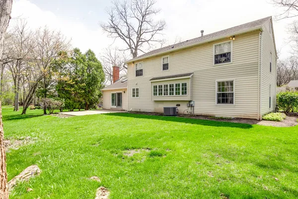 $899,990 | 22 Regent Lane, Lincolnshire, IL 60069