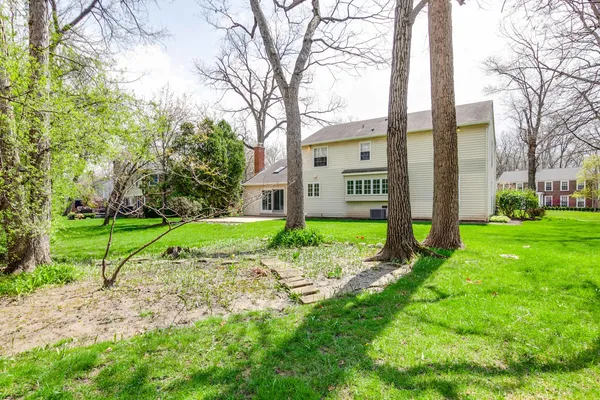 $899,990 | 22 Regent Lane, Lincolnshire, IL 60069
