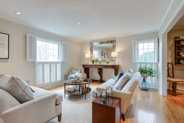 $899,990 | 22 Regent Lane, Lincolnshire, IL 60069