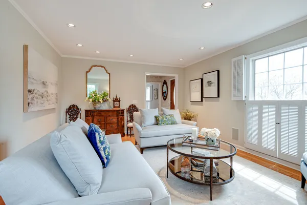 $899,990 | 22 Regent Lane, Lincolnshire, IL 60069