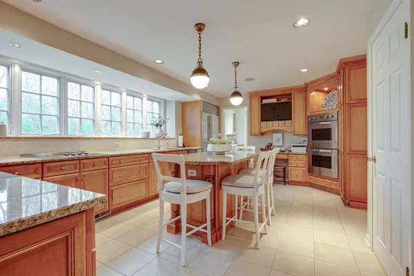 $899,990 | 22 Regent Lane, Lincolnshire, IL 60069