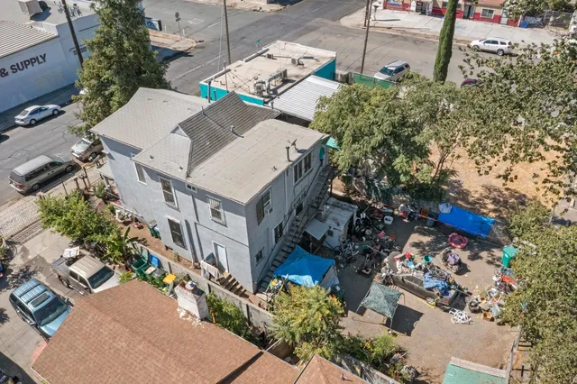 an aerial view of a house with yard swimming pool and outdoor seating
