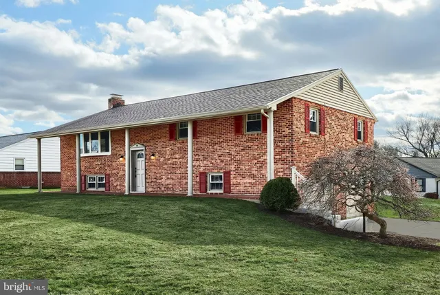 $375,000 | 113 Brant Drive, Dallastown, PA 17313