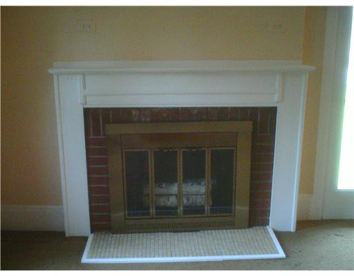 206 Winnapaug Road Westerly, RI 02891 - Photo 5 of 16 Living Room.