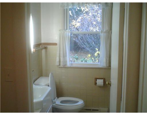 206 Winnapaug Road Westerly, RI 02891 - Photo 9 of 16 Bathroom.