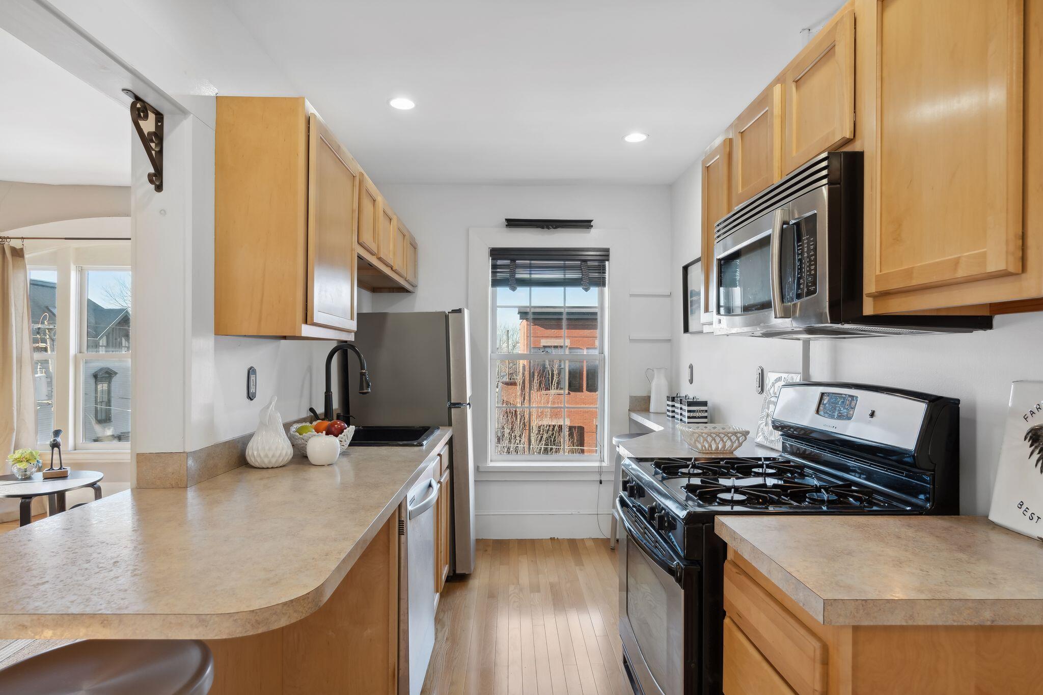 22 Pine Street, Unit 5 Portland, ME 04102 - Photo 2 of 29 11_DSC07728