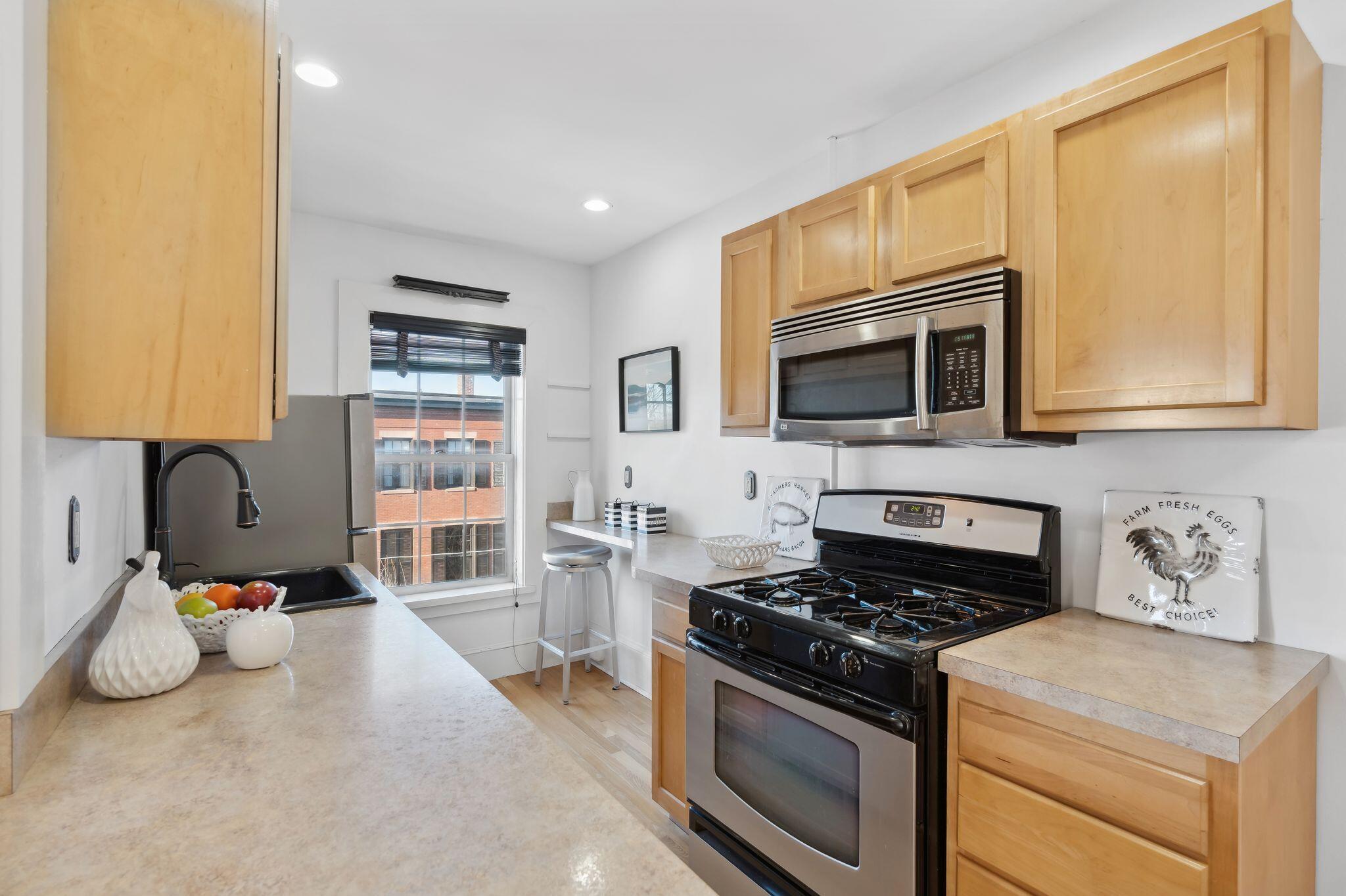 22 Pine Street, Unit 5 Portland, ME 04102 - Photo 4 of 29 10_DSC07723