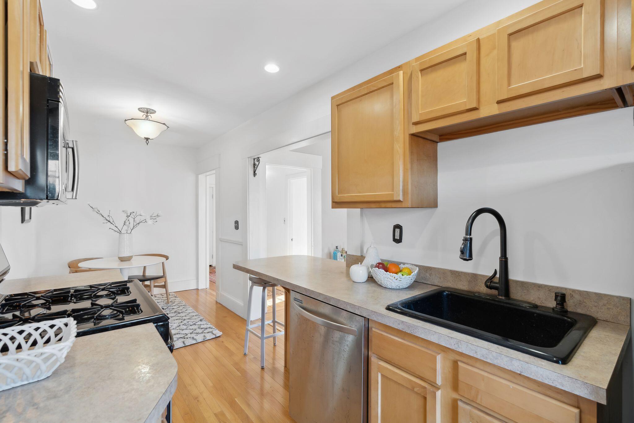 22 Pine Street, Unit 5 Portland, ME 04102 - Photo 9 of 29 12_DSC07733