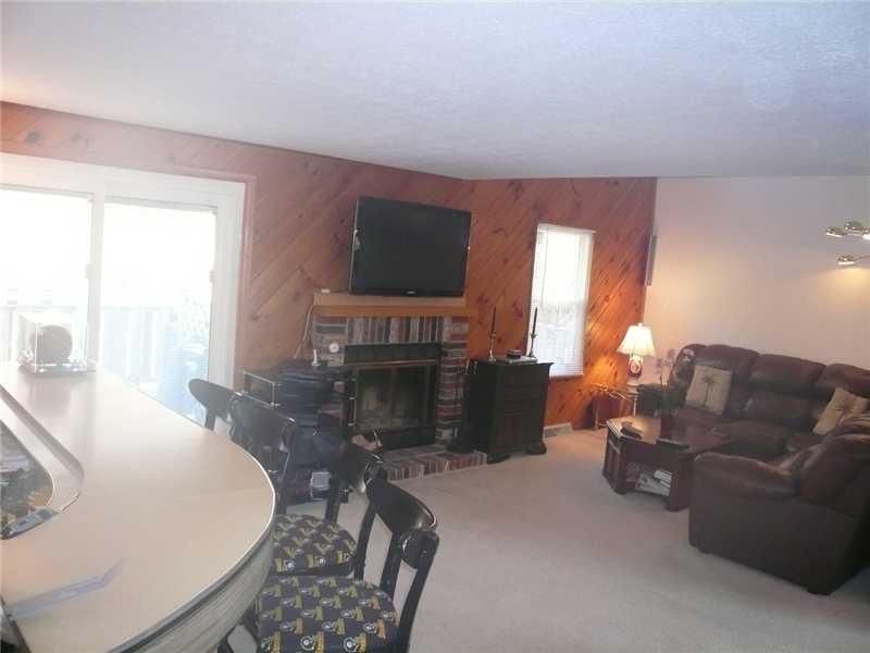 102 Old English Road Pittsburgh, PA 15237 - Photo 2 of 24 Living Room.