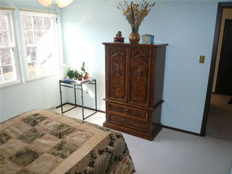 102 Old English Road Pittsburgh, PA 15237 - Photo 11 of 24 Bedroom.