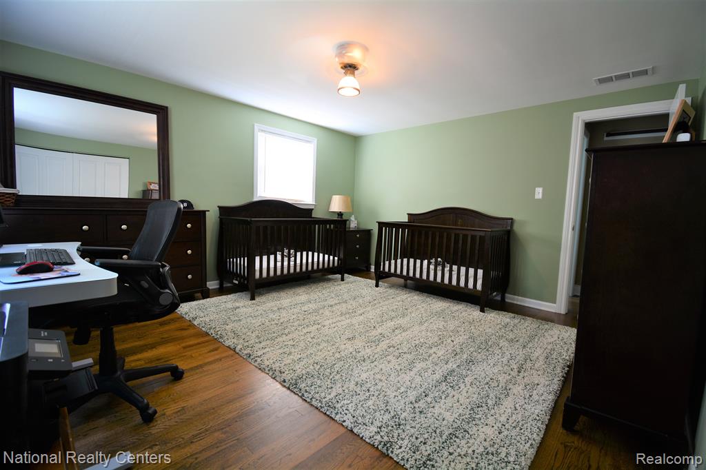 32308 Red Clover Road Farmington Hills, MI 48334 - Photo 24 of 37