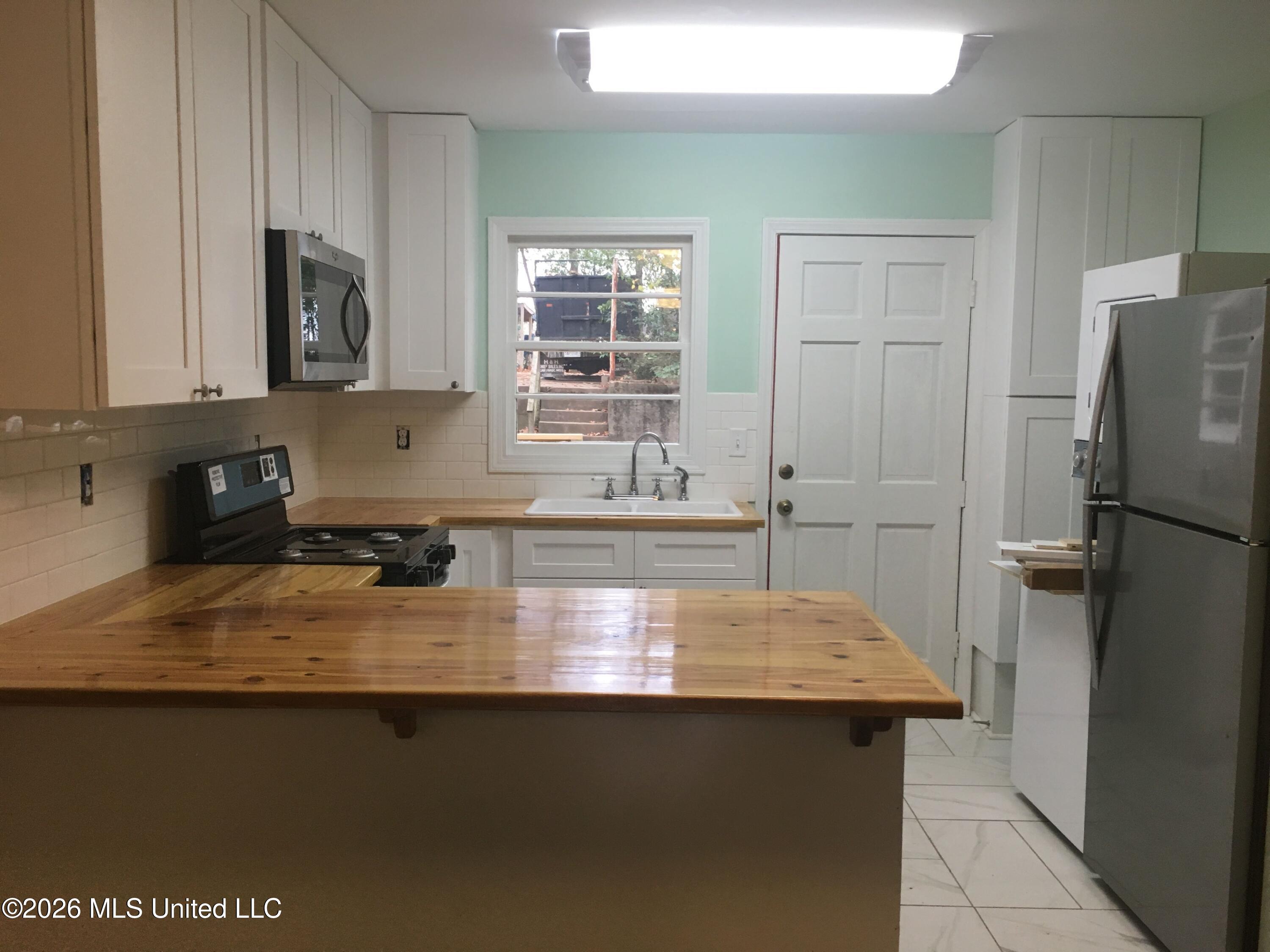 1014 Whitworth Street, Unit 16 Jackson, MS 39202 - Photo 18 of 21 Kitchen