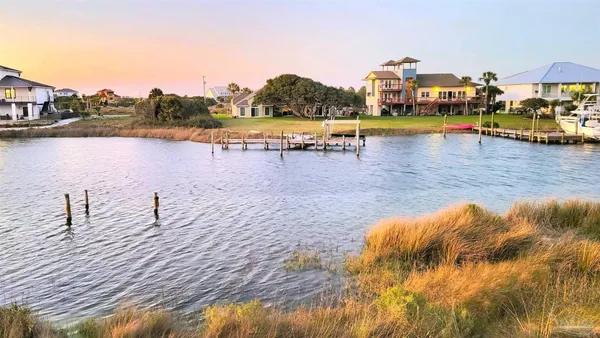 $3,200 | 510 Fort Pickens Road, Pensacola Beach, FL 32561