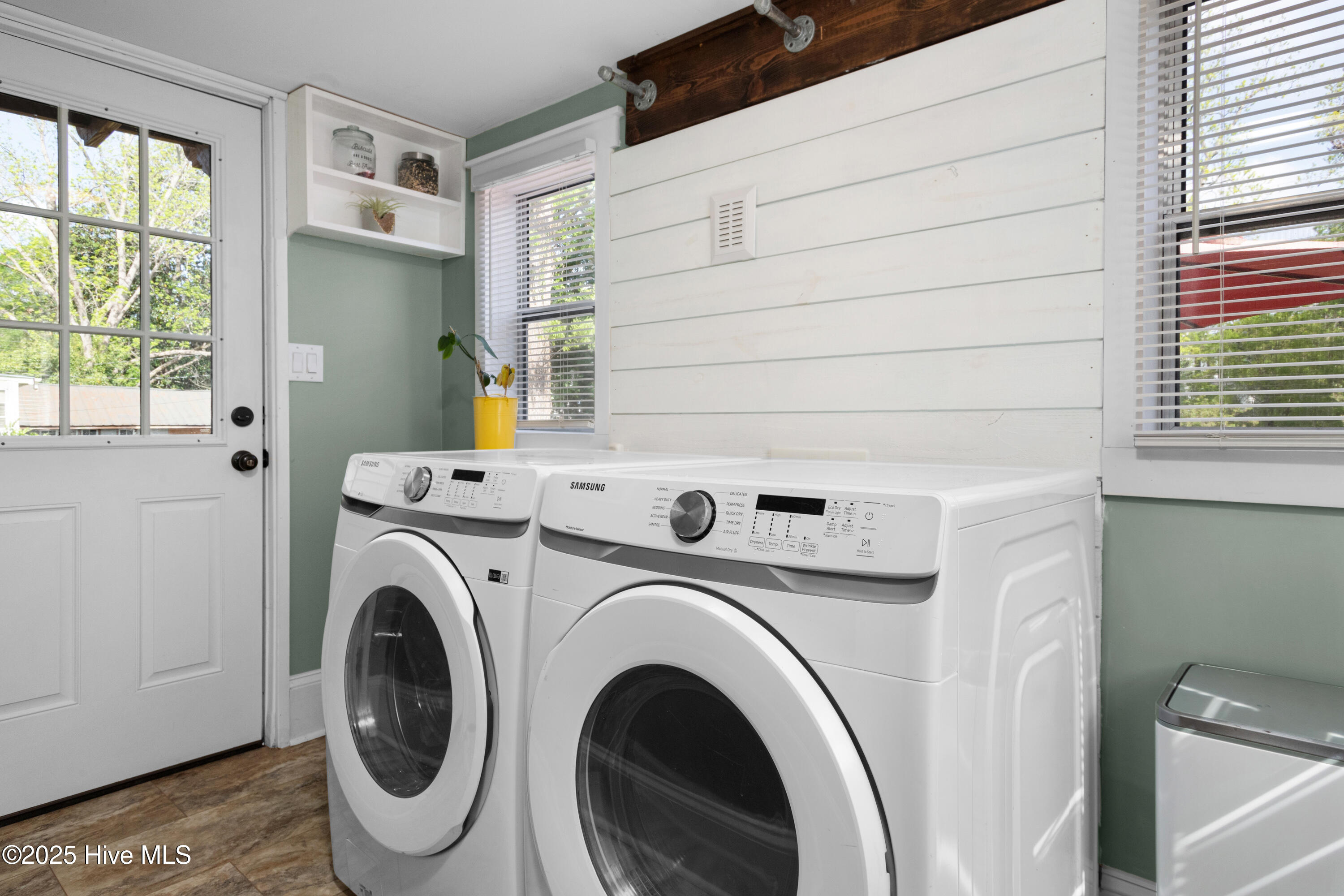 1508 Rhem Avenue New Bern, NC 28560 - Photo 22 of 32 Laundry Room