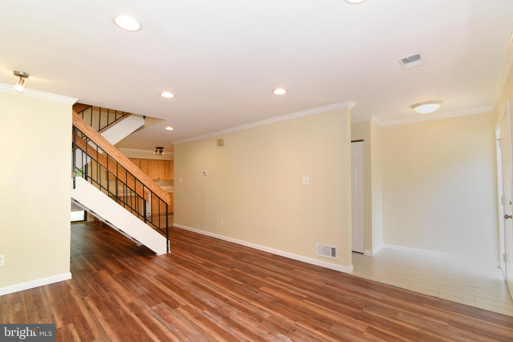 12177 Sanibel Court Reston, VA 20191 - Photo 3 of 25 Gallery Image 3
