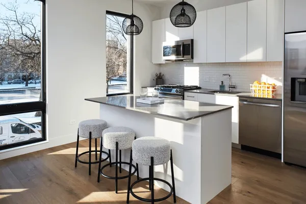 $3,295 | 1847 North Humboldt Boulevard, Unit 103, Chicago, IL 60647