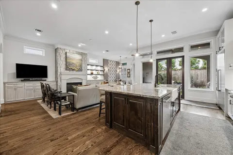$899,000 | 1525 Early Lane, Houston, TX 77055