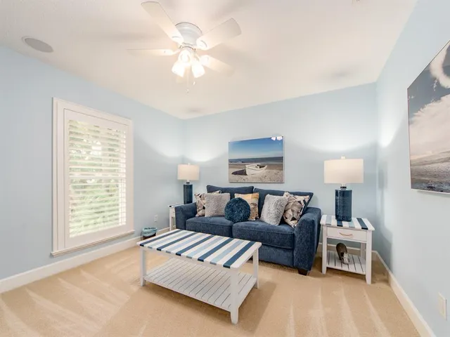 $1,250,000 | 557 Florida Avenue, Palm Harbor, FL 34683