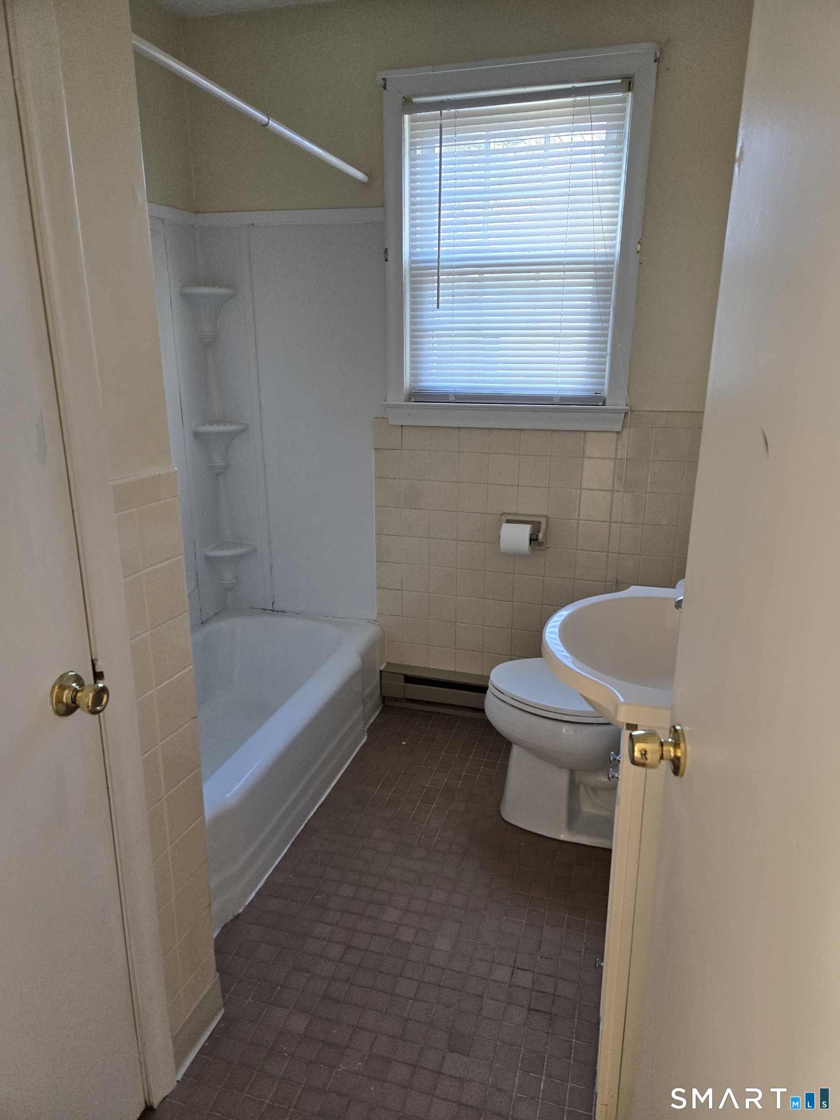 27 College Street, Unit 4 Clinton, CT 06413 - Photo 5 of 8