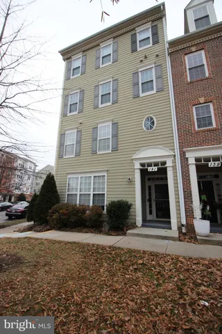$2,995 | 141 Chevy Chase Street, Unit 141, Gaithersburg, MD 20878