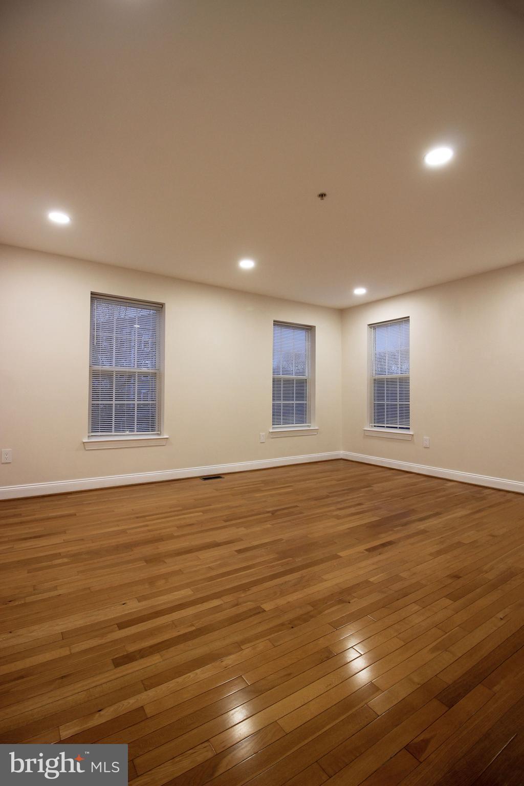 141 Chevy Chase Street, Unit 141 Gaithersburg, MD 20878 - Photo 20 of 32 a view of an ocean & kitchen