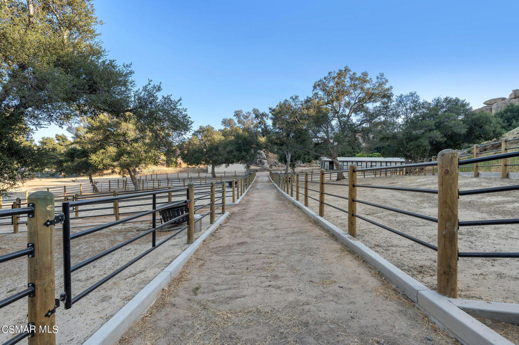 10869 Farralone Avenue Chatsworth, CA 91311 - Photo 14 of 38