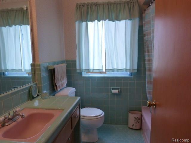 15052 Charles R Avenue Eastpointe, MI 48021 - Photo 9 of 13 15052 Charles R 034.JPG